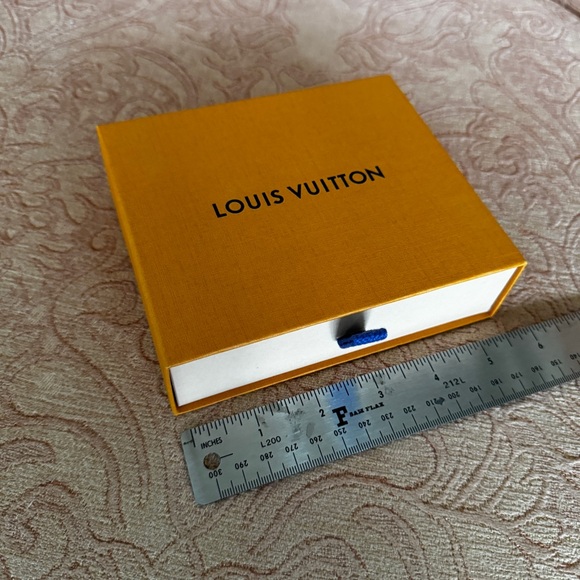Louis Vuitton Gift Box and Receipt Holder Set with Ribbons - Picture 9 of 14